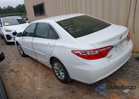 2015 Toyota Camry Le z USA, uszkodzony, nr VIN 4T1BF1FK2FU022259